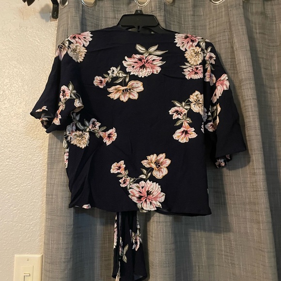 LUQ Rhee tie front top - Picture 2 of 3